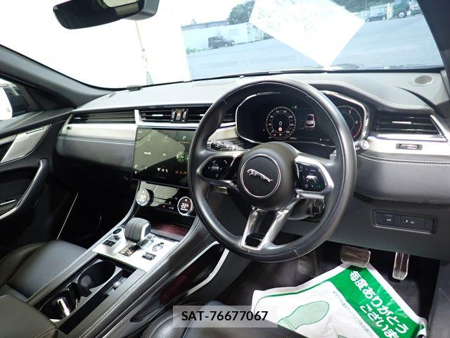 Jaguar F-PACE 2024-04 8336290-1