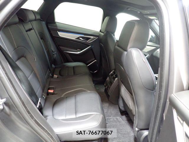 Jaguar F-PACE 2024-04 8336290-23