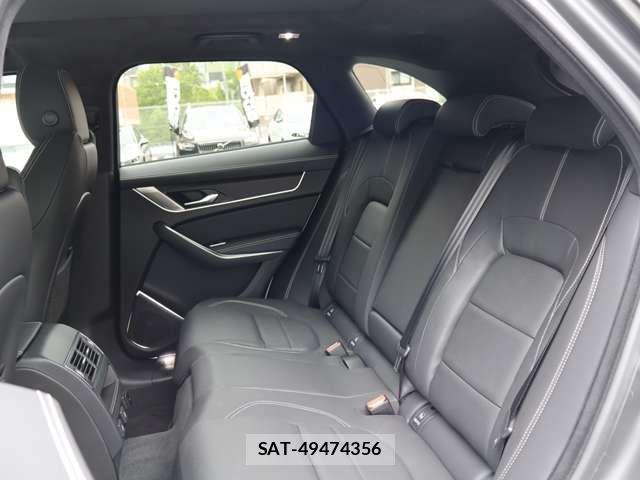 Jaguar F-PACE 2025-03 8354722-11