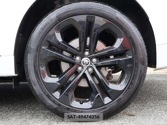 Jaguar F-PACE 2025-03 8354722-1