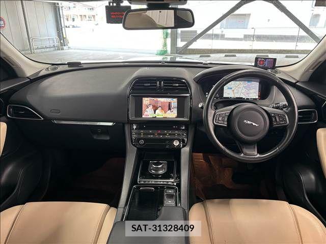 Jaguar F-PACE 2018-09 8485524-2