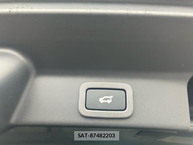 Jaguar F-PACE 2017-03 8659576-10