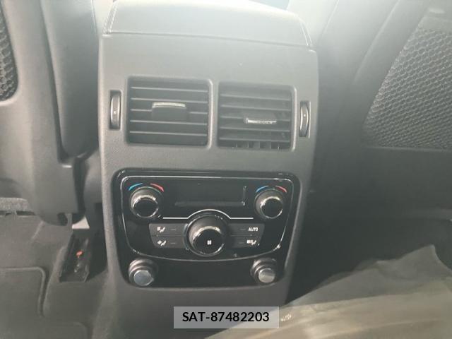Jaguar F-PACE 2017-03 8659576-12