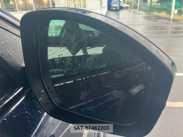 Jaguar F-PACE 2017-03 8659576-16