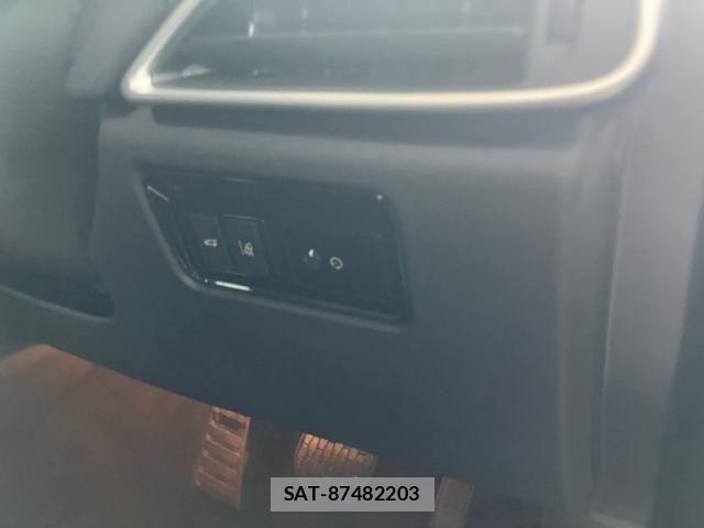 Jaguar F-PACE 2017-03 8659576-18