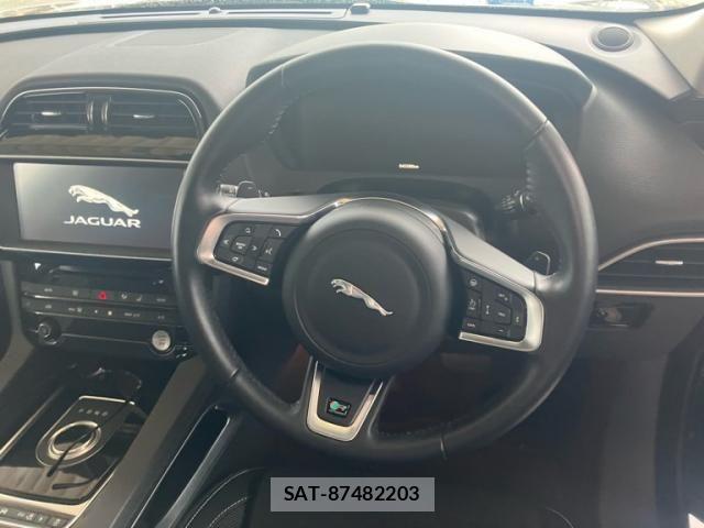 Jaguar F-PACE 2017-03 8659576-19