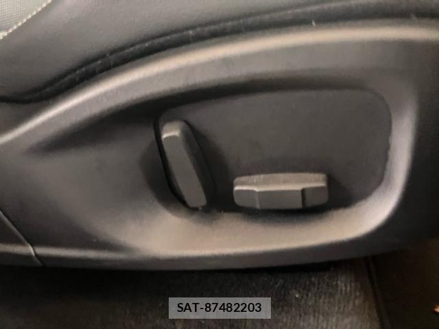 Jaguar F-PACE 2017-03 8659576-20