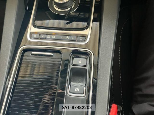 Jaguar F-PACE 2017-03 8659576-23