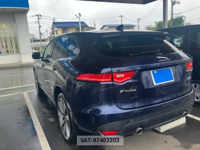 Jaguar F-PACE 2017-03 8659576-3