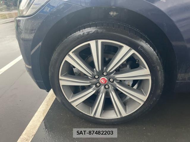 Jaguar F-PACE 2017-03 8659576-5