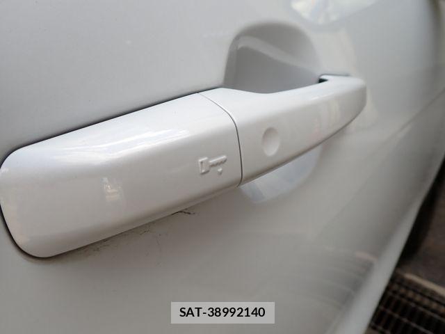 Jaguar F-PACE 2018-09 8666291-8