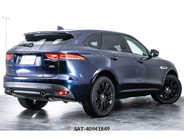 Jaguar F-PACE 2017-12 8742856-12