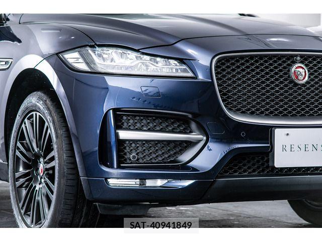 Jaguar F-PACE 2017-12 8742856-18
