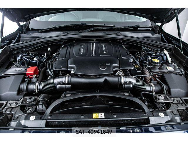 Jaguar F-PACE 2017-12 8742856-3