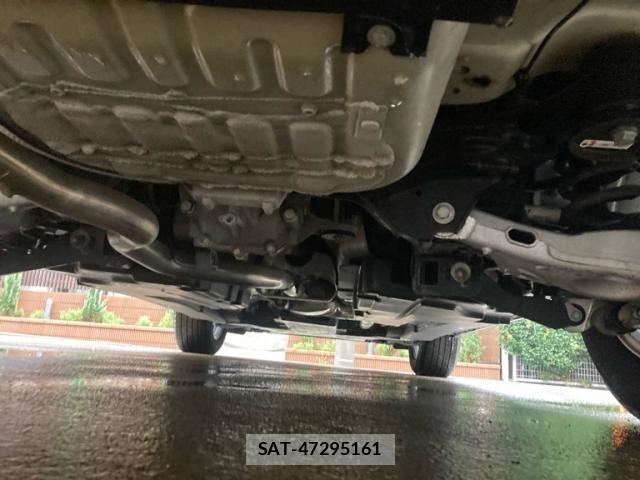 Jaguar F-PACE 2017-06 8742858-9