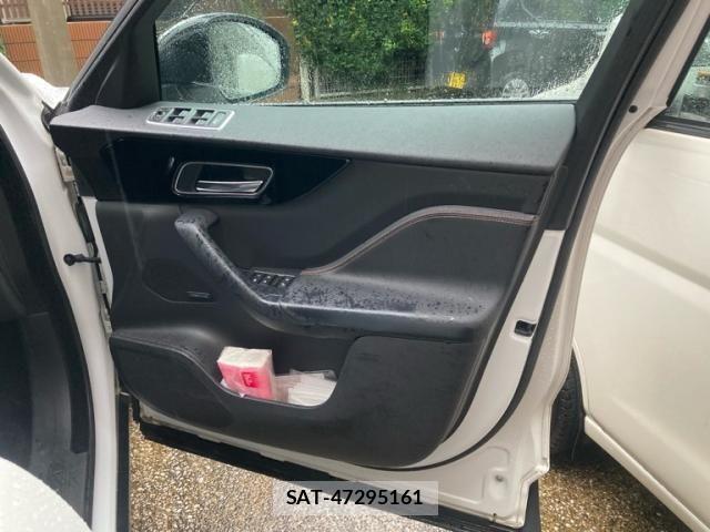 Jaguar F-PACE 2017-06 8742858-10