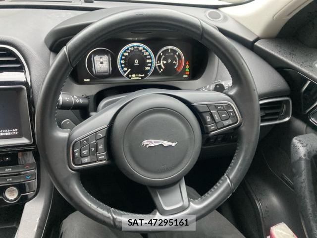 Jaguar F-PACE 2017-06 8742858-15