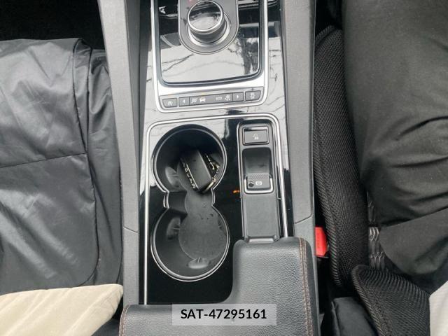 Jaguar F-PACE 2017-06 8742858-21