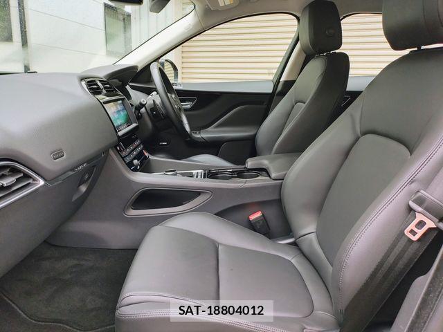 Jaguar F-PACE 2016-11 8829587-9