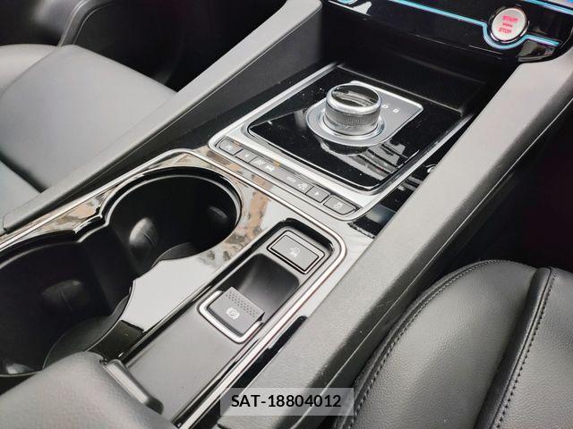 Jaguar F-PACE 2016-11 8829587-10