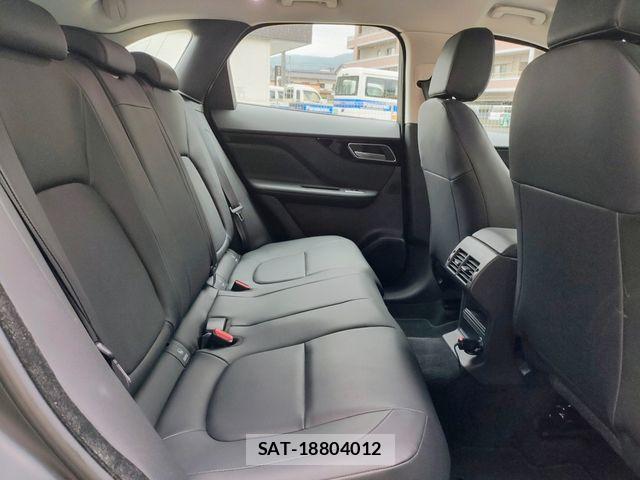 Jaguar F-PACE 2016-11 8829587-17
