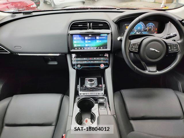 Jaguar F-PACE 2016-11 8829587-1