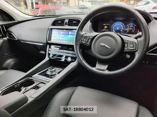 Jaguar F-PACE 2016-11 8829587-4