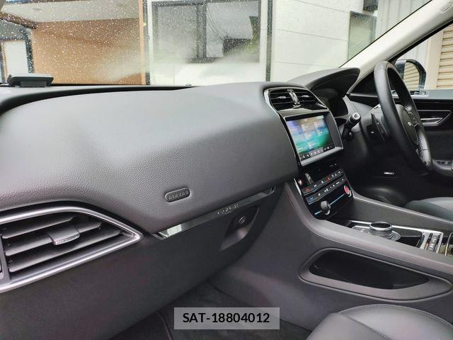 Jaguar F-PACE 2016-11 8829587-7