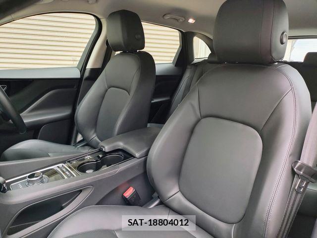Jaguar F-PACE 2016-11 8829587-8
