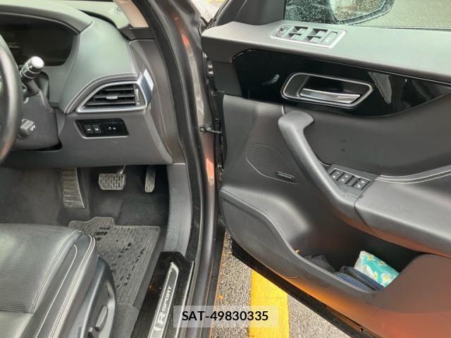 Jaguar F-PACE 2017-10 8871203-13