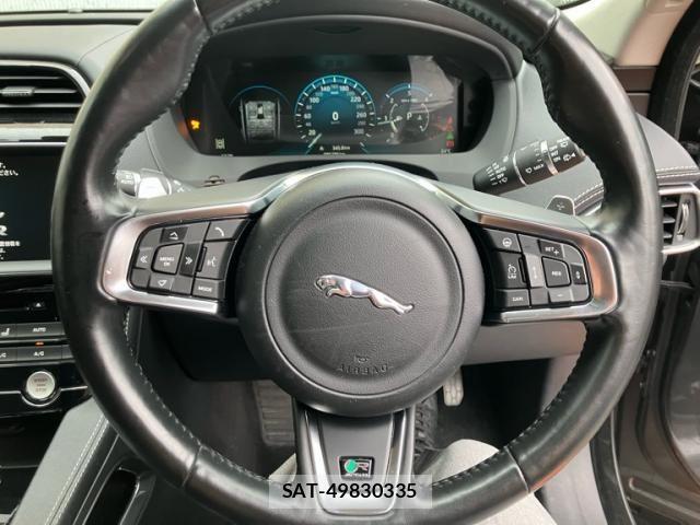 Jaguar F-PACE 2017-10 8871203-15