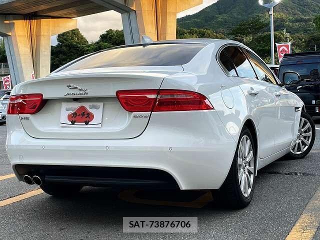Jaguar XE 2016-09 1288588-2