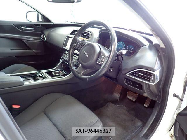 Jaguar XE 2018-07 1309278-1