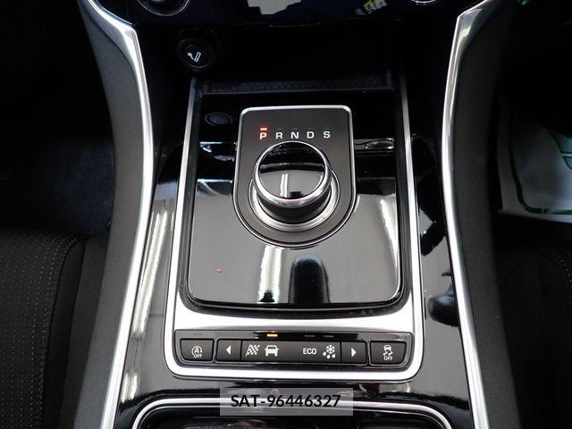 Jaguar XE 2018-07 1309278-19