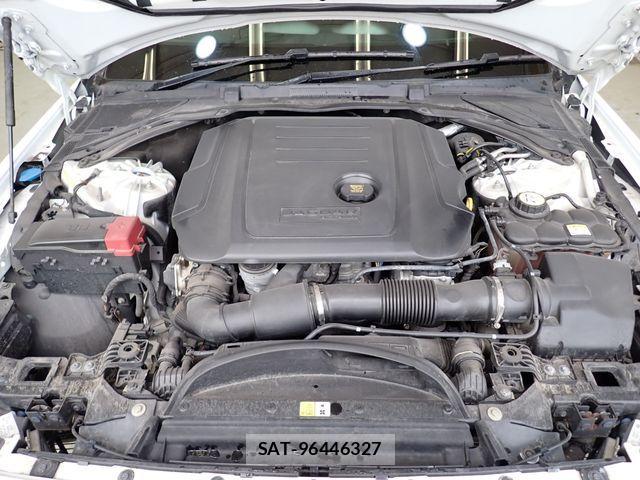 Jaguar XE 2018-07 1309278-24