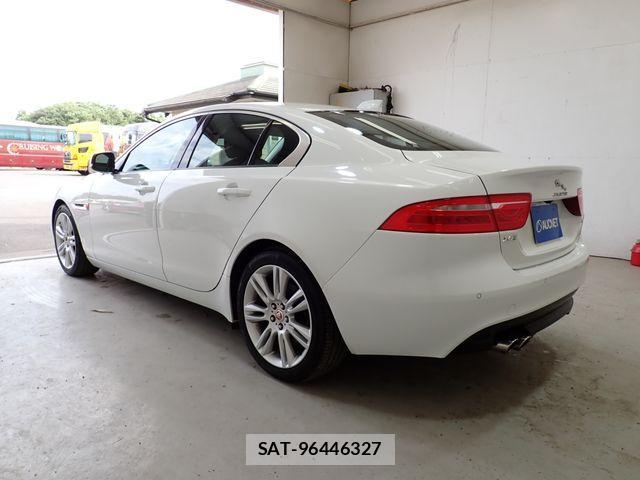 Jaguar XE 2018-07 1309278-2