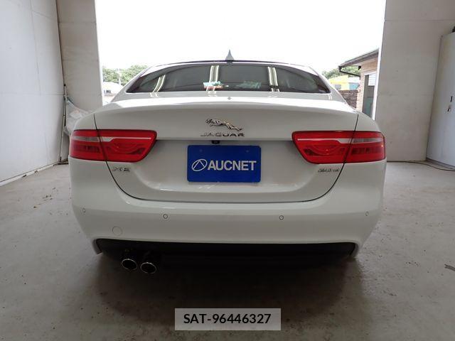 Jaguar XE 2018-07 1309278-3
