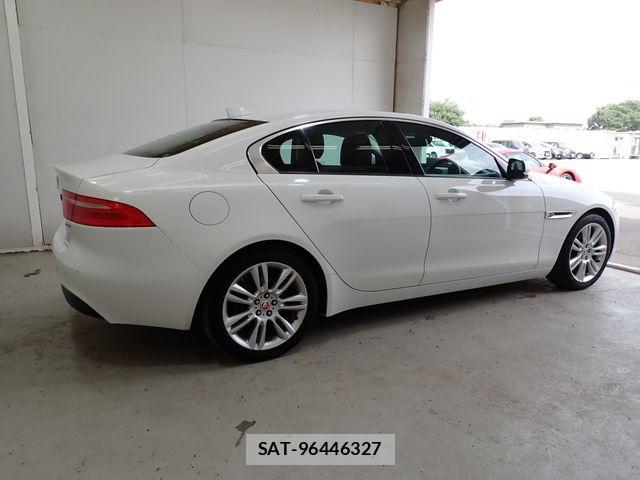 Jaguar XE 2018-07 1309278-4