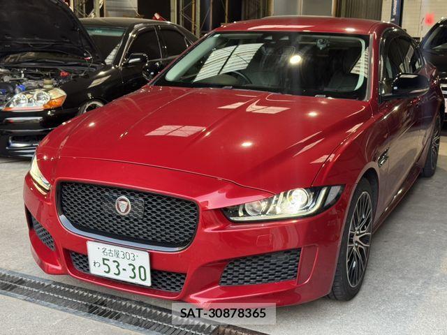 Jaguar XE 2018-12 1585955-12