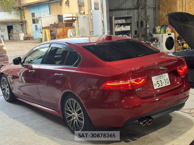 Jaguar XE 2018-12 1585955-13