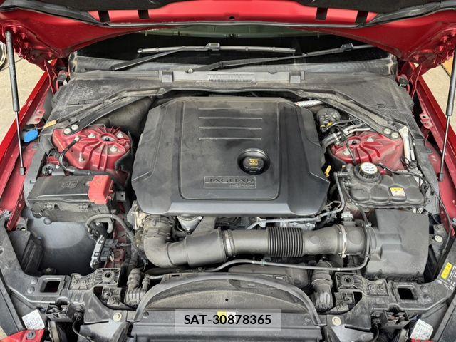 Jaguar XE 2018-12 1585955-14