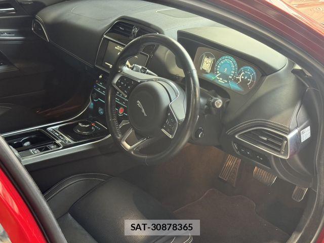 Jaguar XE 2018-12 1585955-5