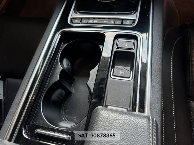 Jaguar XE 2018-12 1585955-6