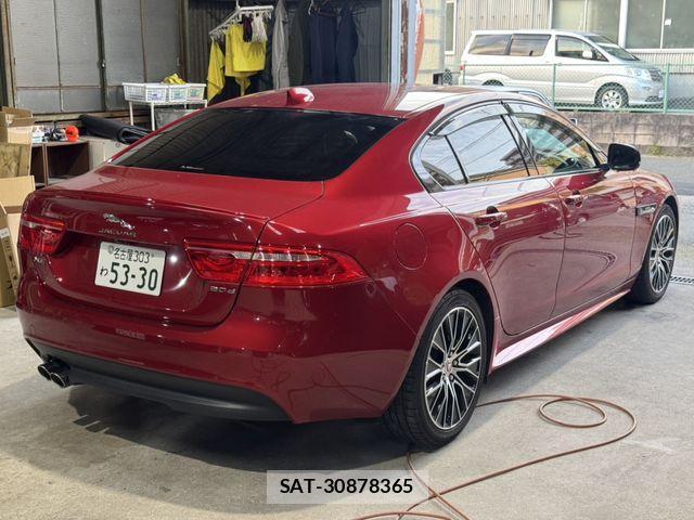 Jaguar XE 2018-12 1585955-7