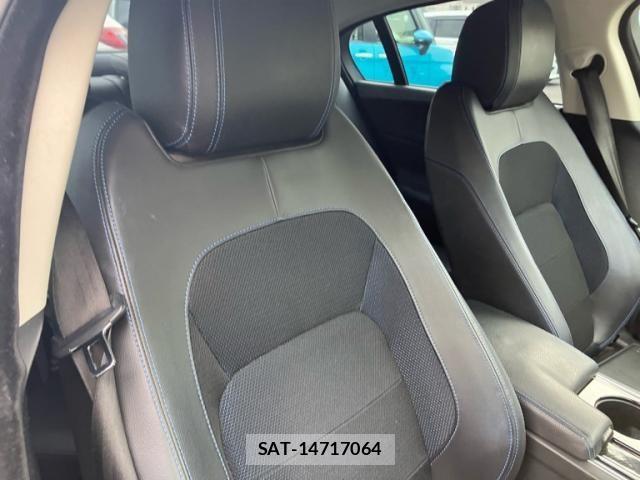 Jaguar XE 2016-04 1660902-11