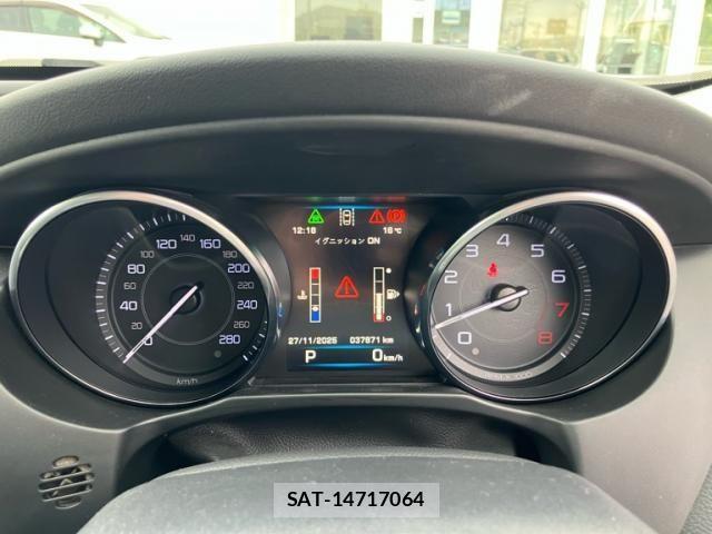 Jaguar XE 2016-04 1660902-12