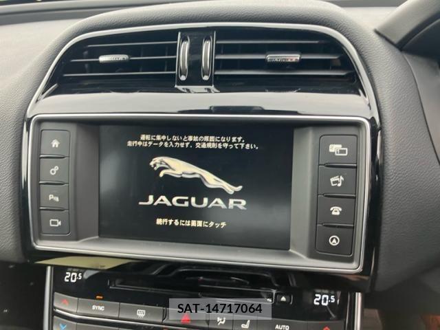 Jaguar XE 2016-04 1660902-13