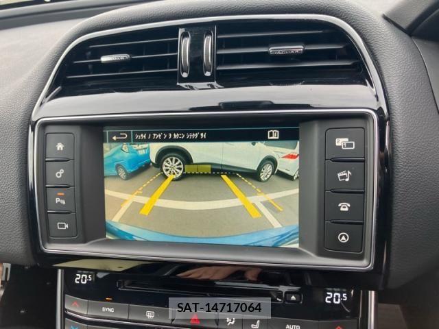 Jaguar XE 2016-04 1660902-14