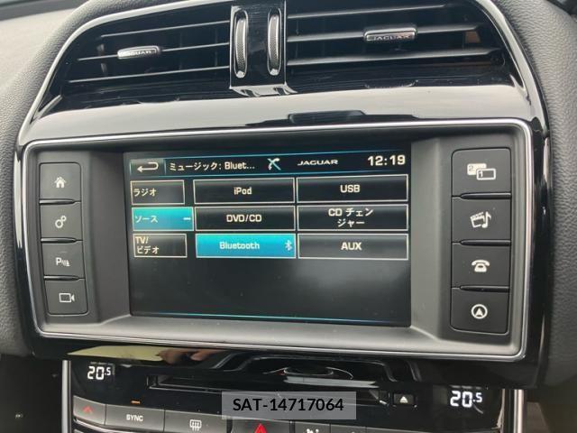 Jaguar XE 2016-04 1660902-15
