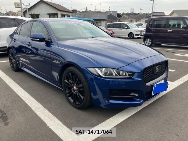 Jaguar XE 2016-04 1660902-1